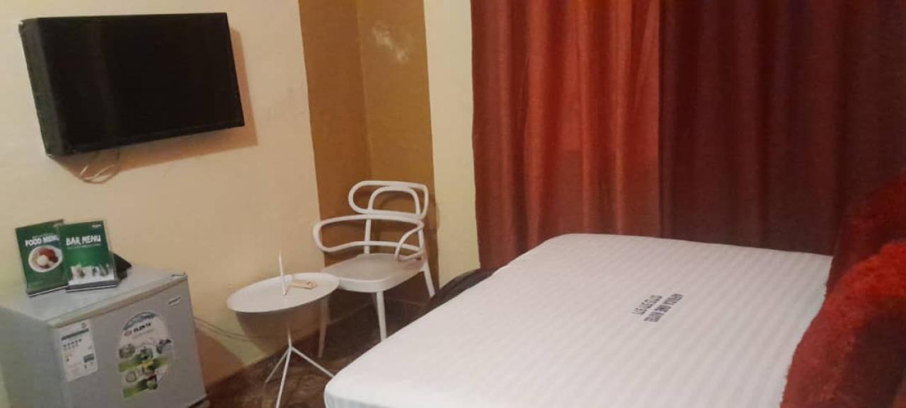 V  I  P  01 - Image 2