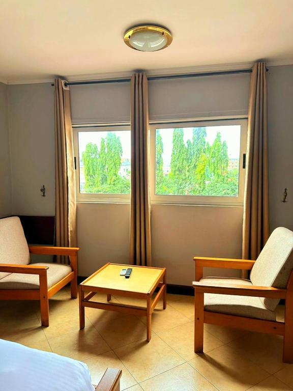 EXECUTIVE ROOM - Image 4