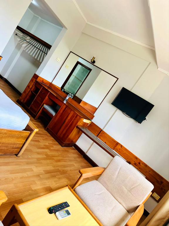 DELUXE ROOM - Image 3