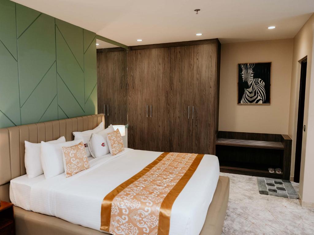 Business Suite - Image 6