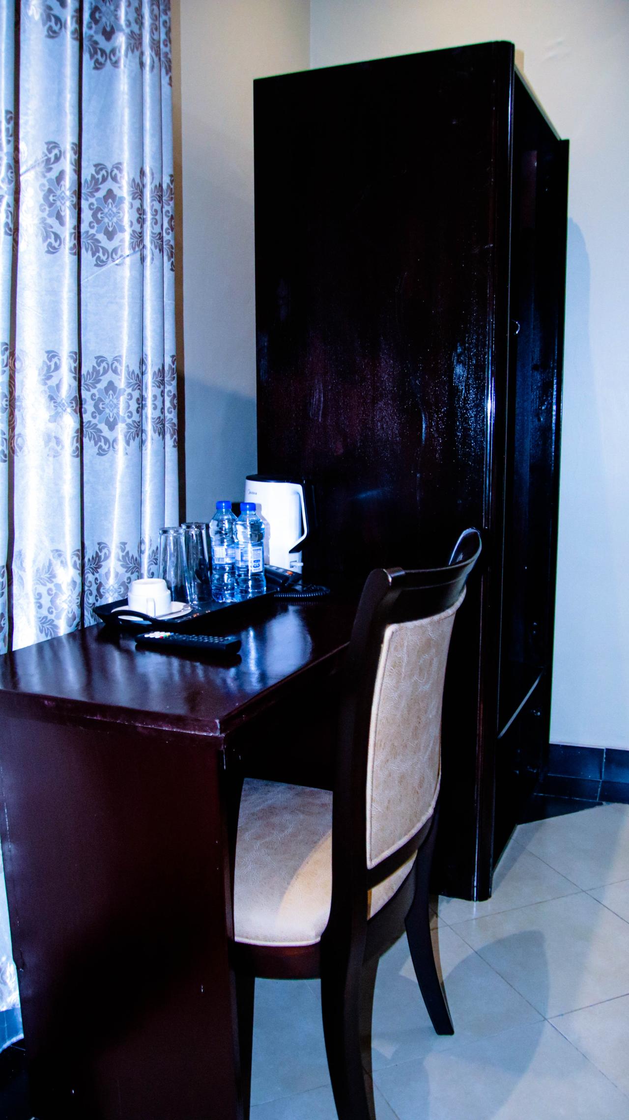 SELF CONTAINED ROOMS - Image 4