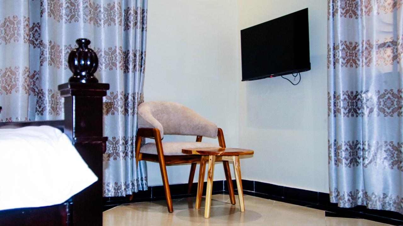 DELUXE ROOMS - Image 2